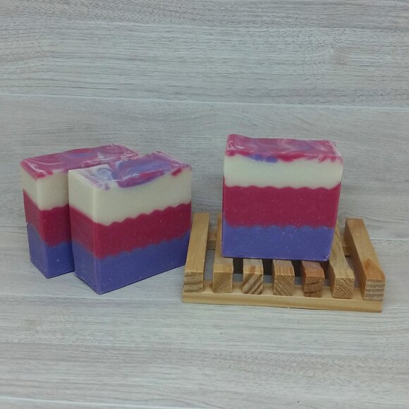 3x Handmade Black Raspberry Vanilla Soap Bars - Picture 1 of 4